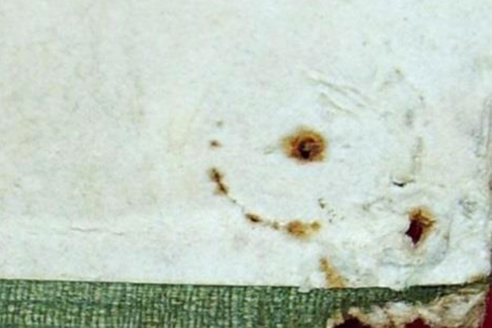 圖2-圖釘氧化生成鐵銹 圖2-圖釘氧化生成鐵銹